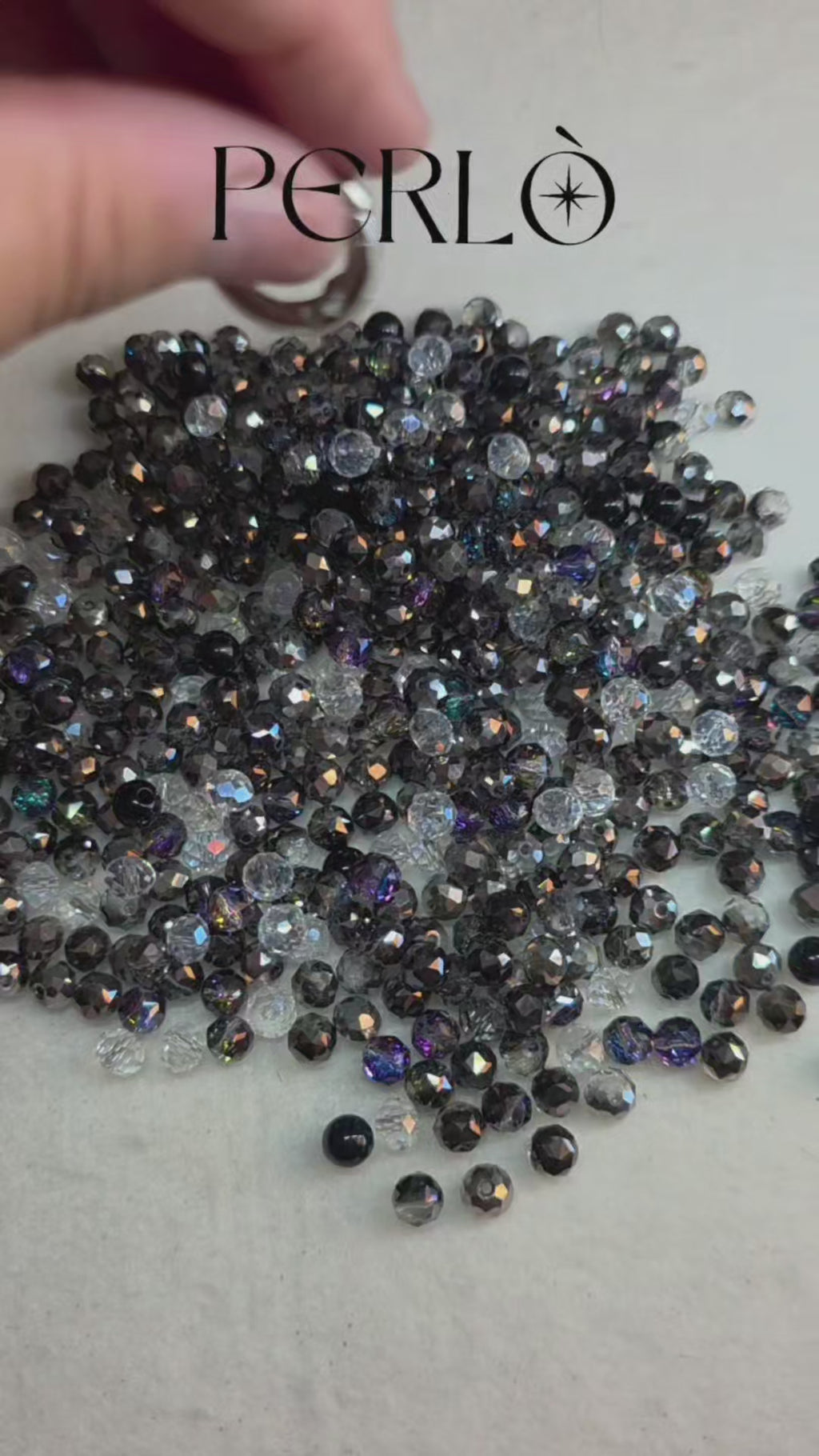 Modèle GHJULIA en perles de verre.