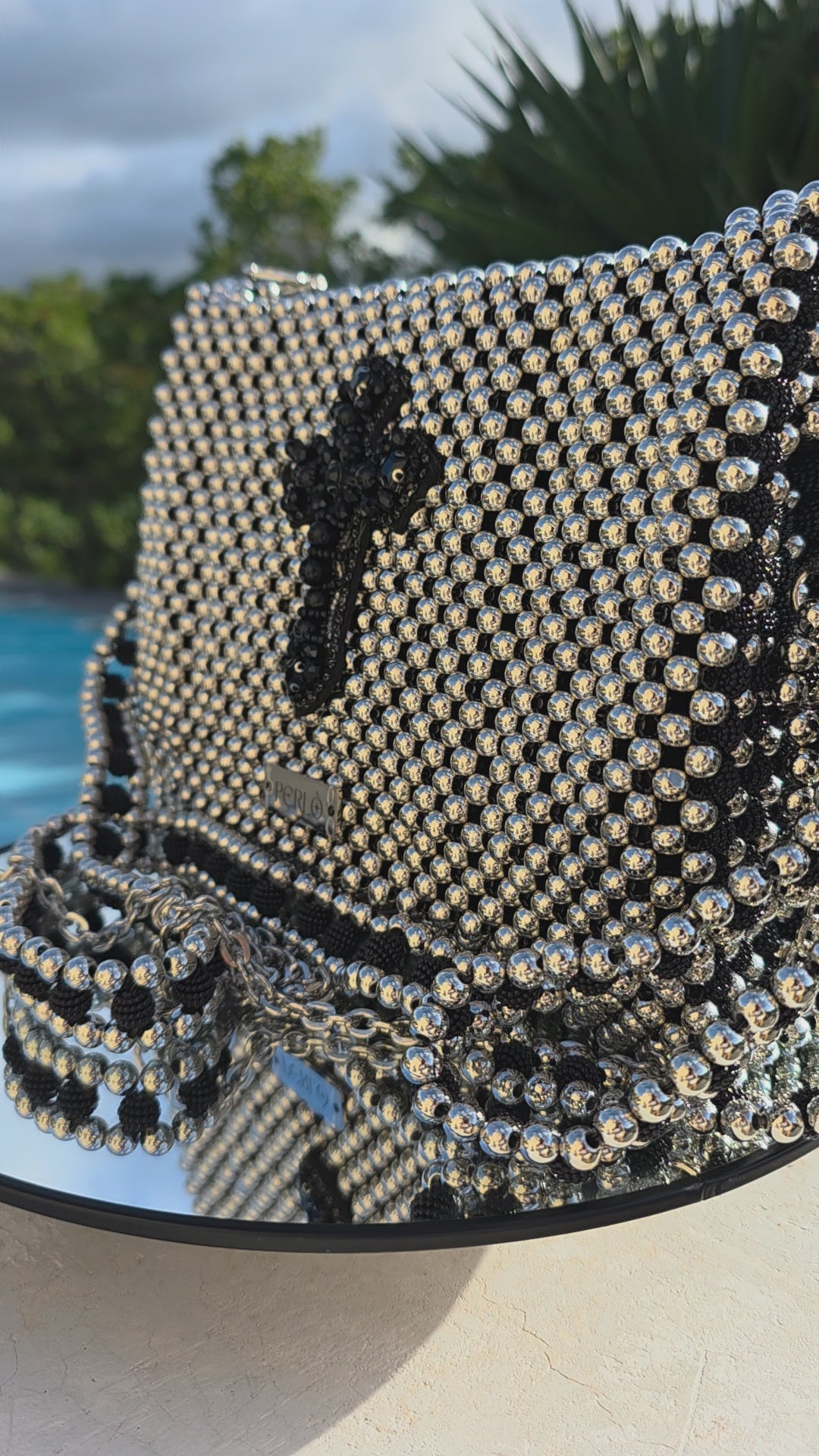 Modèle CHRISTELLE en perles acryliques.