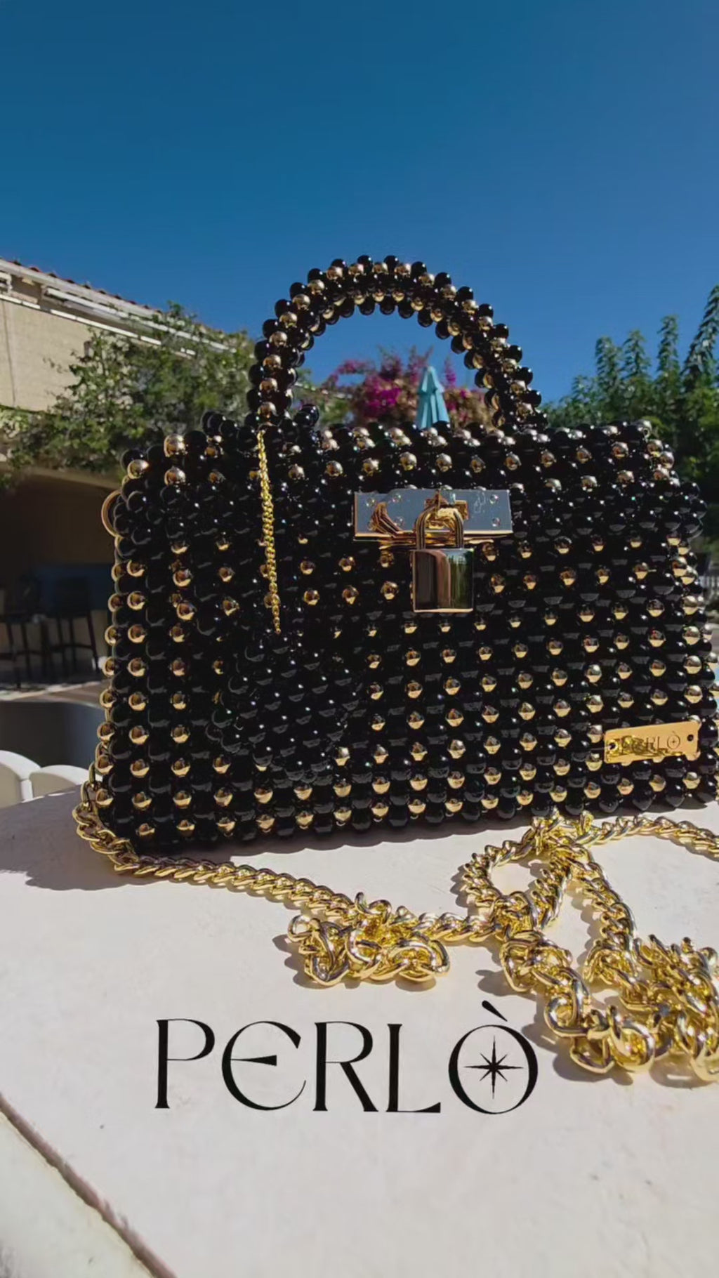 Modèle HILONA en perles acryliques.