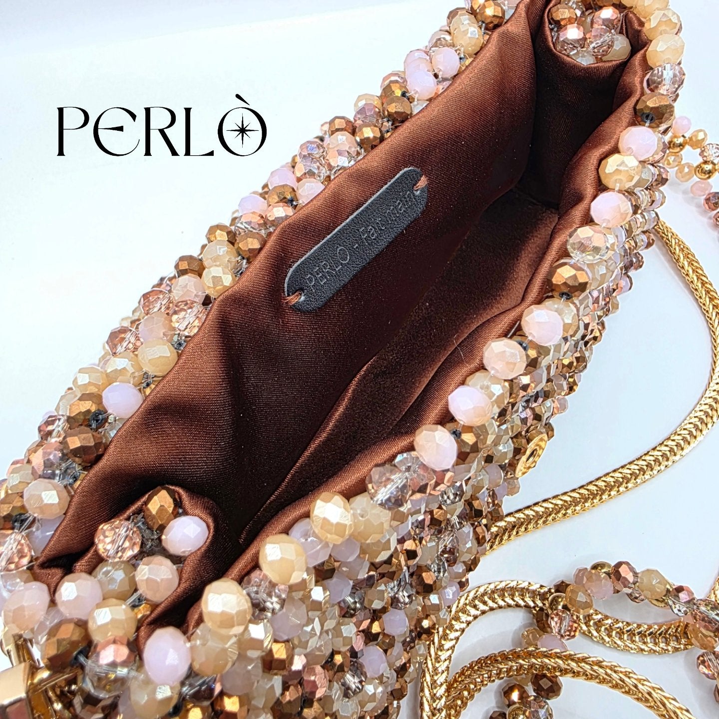 Modèle GHJULIA en perles de verre.