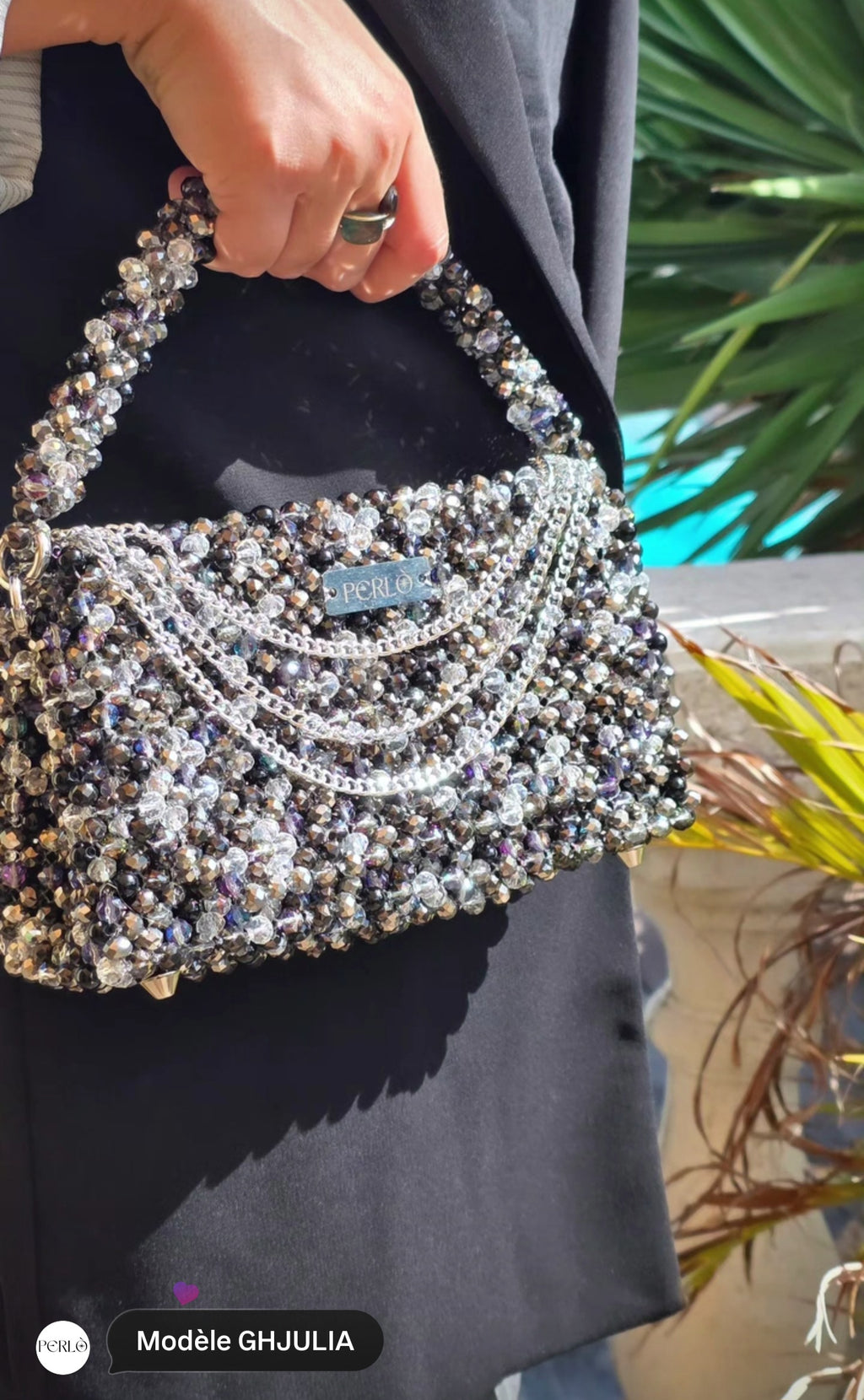 Modèle GHJULIA en perles de verre.