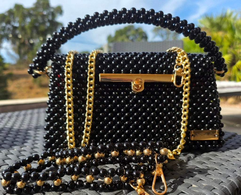 Modèle CLARA en perles acryliques.