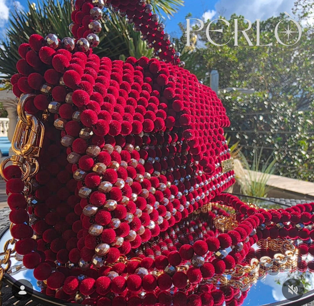 Modèle JACQUELINE perles de verre et de velour.