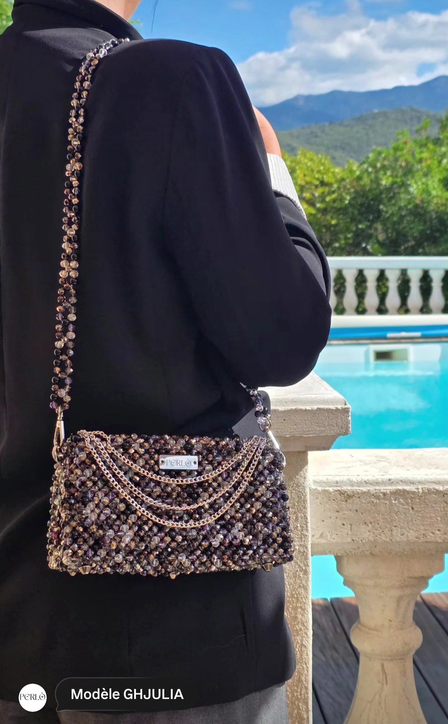Modèle GHJULIA en perles de verre.