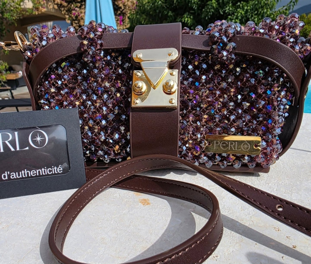 Modèle MIREILLE "taille S" en perles de verre et simili cuir.