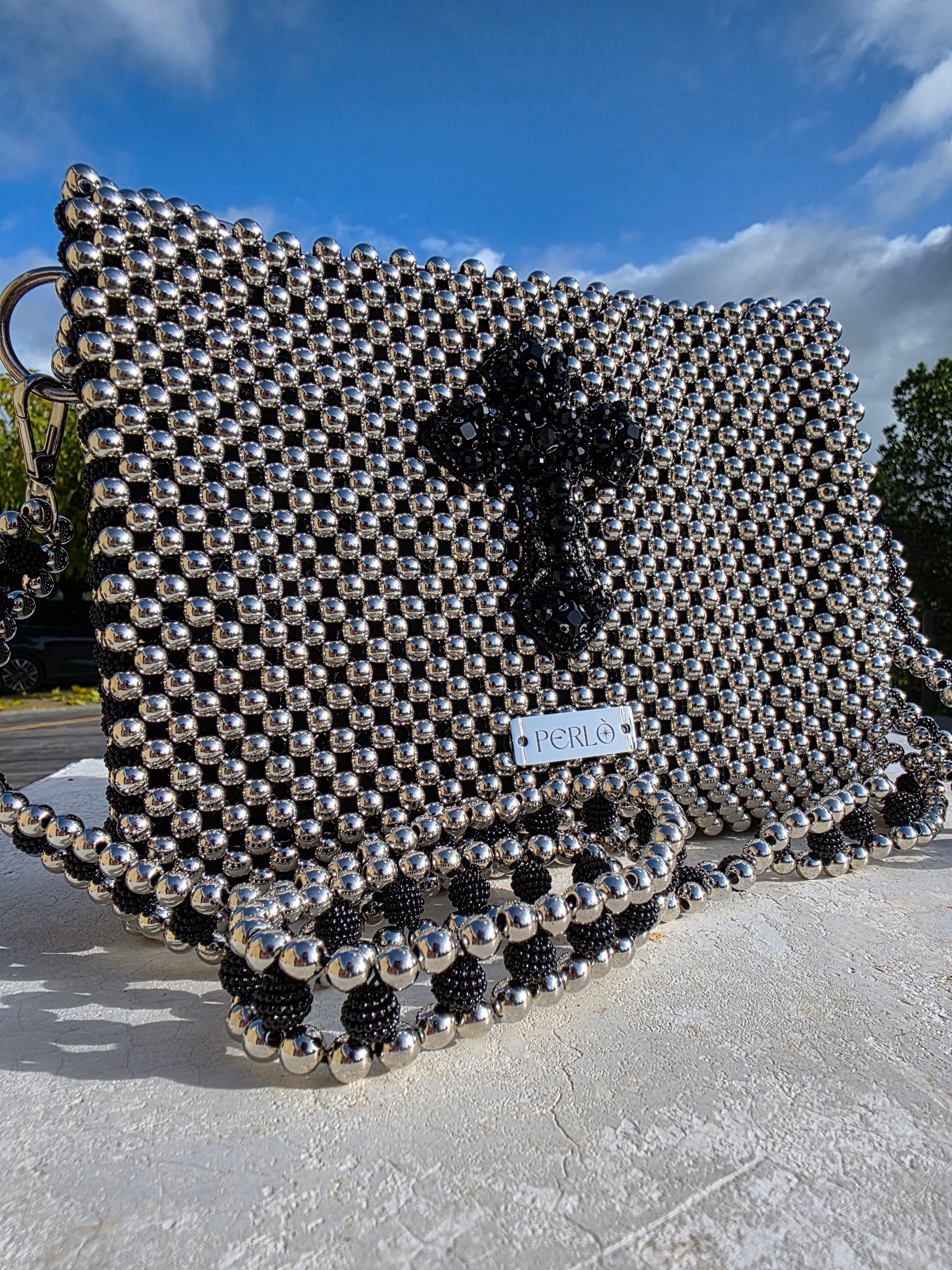 Modèle CHRISTELLE en perles acryliques.