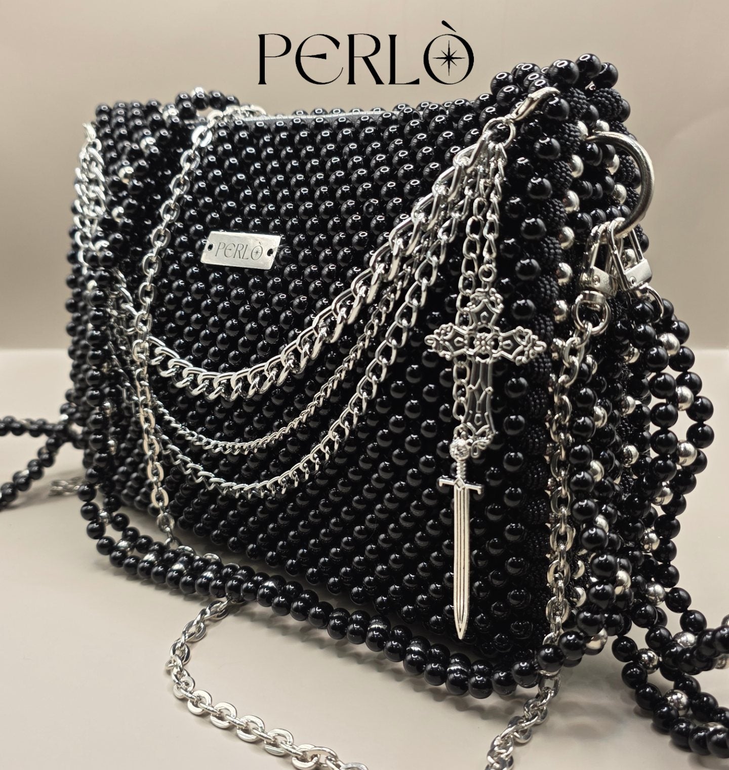 Modèle CHRISTELLE en perles acryliques.