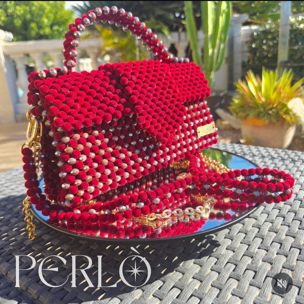 Modèle JACQUELINE perles de verre et de velour.