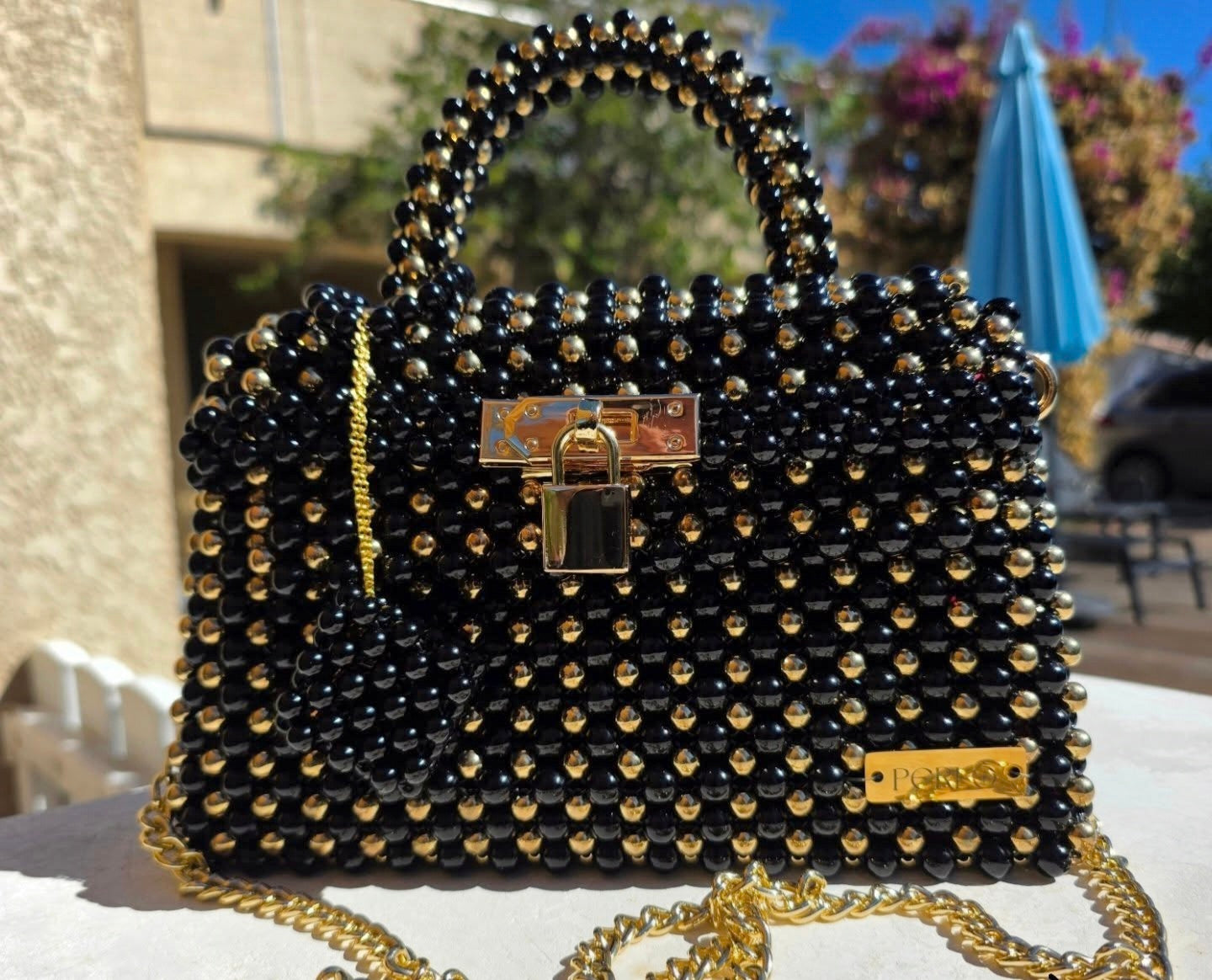 Modèle HILONA en perles acryliques.