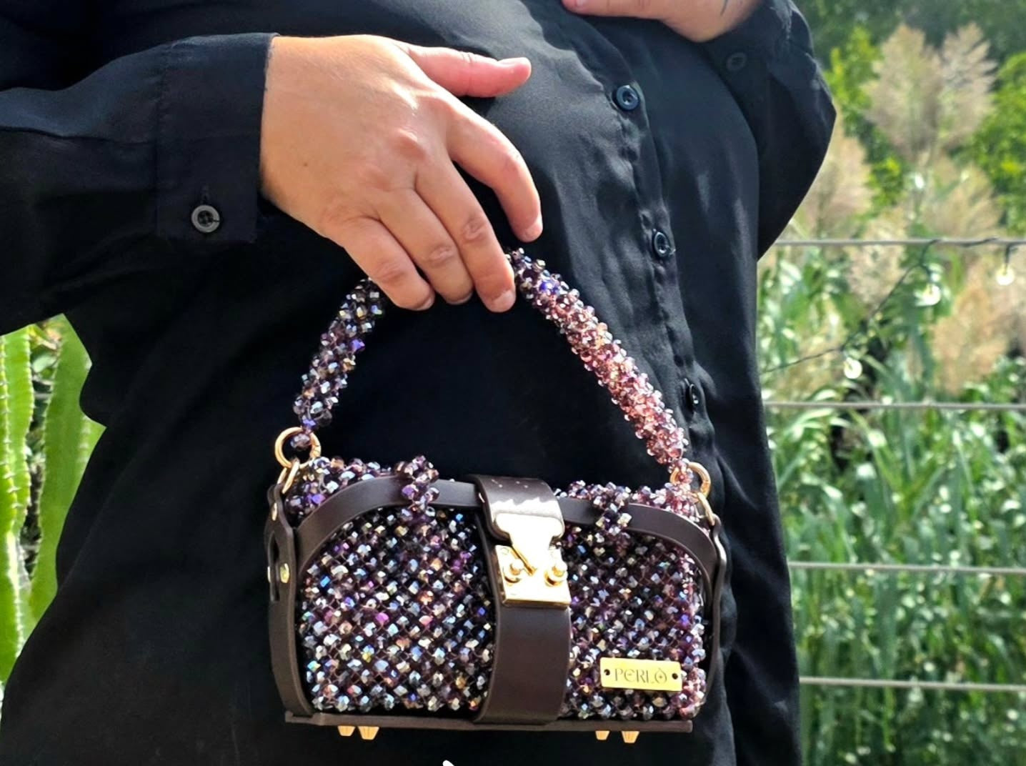 Modèle MIREILLE "taille S" en perles de verre et simili cuir.