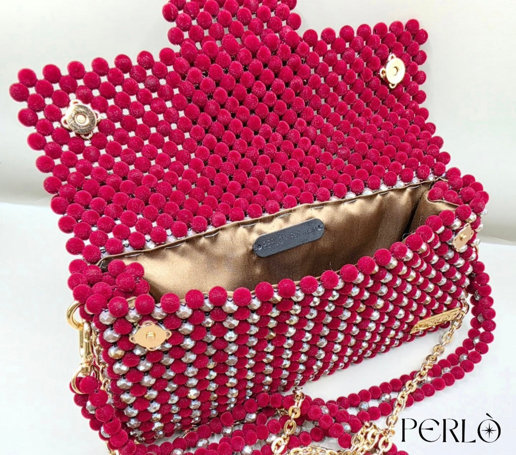 Modèle JACQUELINE perles de verre et de velour.