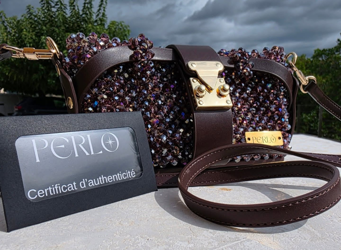 Modèle MIREILLE "taille S" en perles de verre et simili cuir.