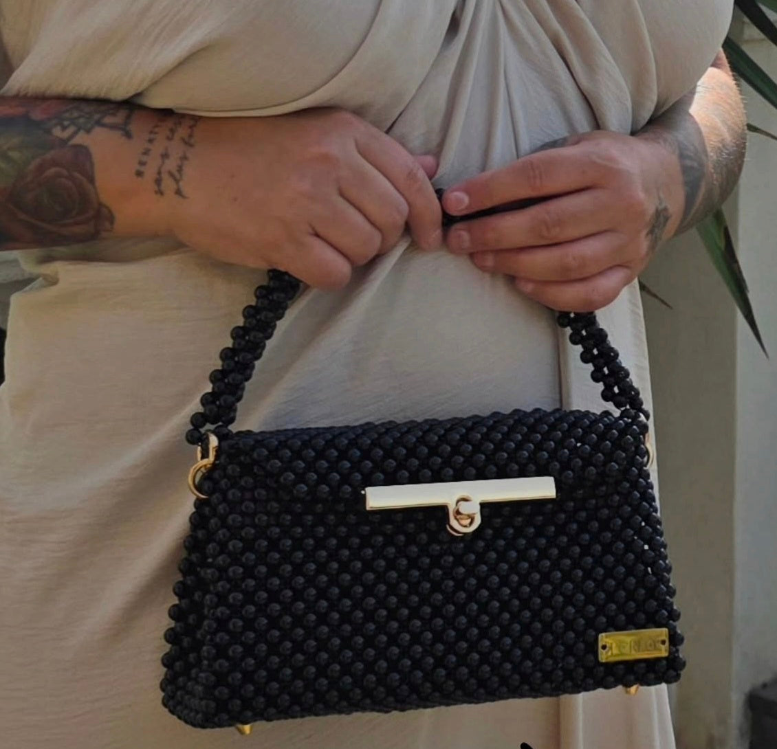 Modèle CLARA en perles acryliques.