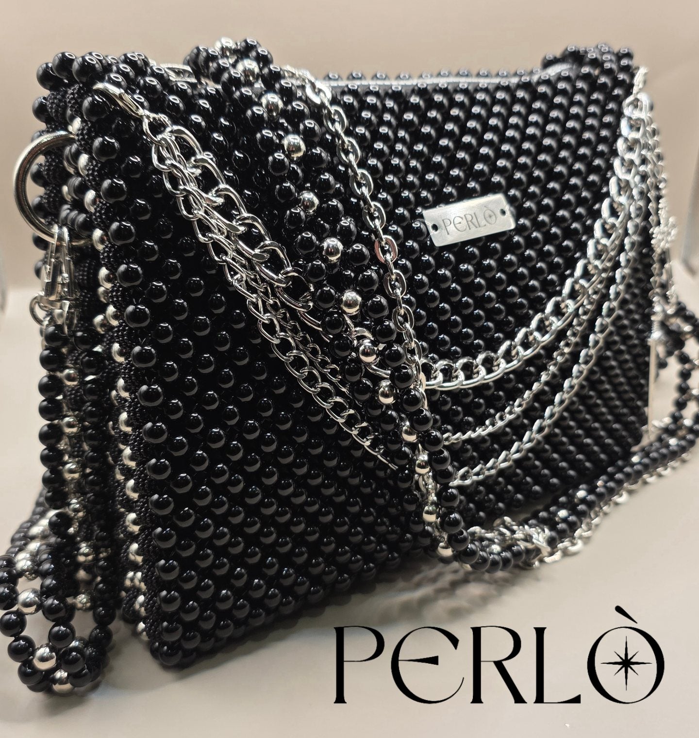 Modèle CHRISTELLE en perles acryliques.